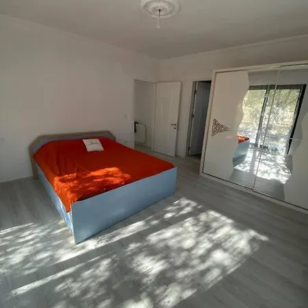 Havuz ,barbekue Ve Goel Manzarali Bir Tatil Otel